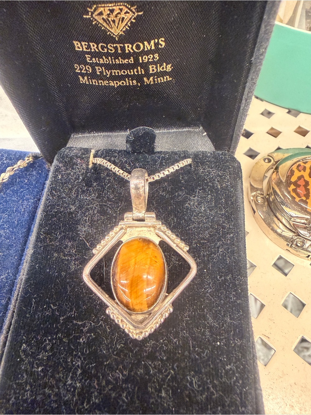🛍️ Sterling silver necklace and pendant with tiger’s eye stone